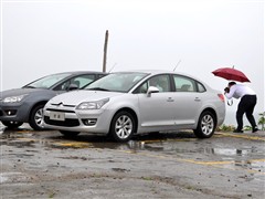 2009款 三厢 2.0L 自动舒适型