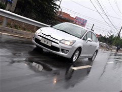 2009款 三厢 2.0L 自动舒适型