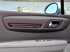 2010款 2.0L 手动科技版