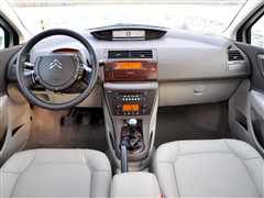 2010款 2.0L 手动科技版