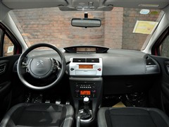 2011款 两厢 2.0L 手动博雅型