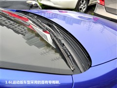 2010款 两厢 2.0L 自动豪华型