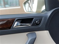 2013款 1.6L 自动豪华版