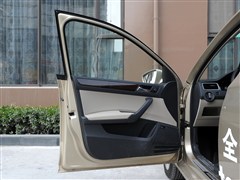 2013款 1.6L 自动豪华版
