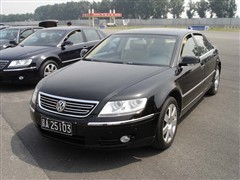 2005款 6.0L W12 5座豪华版