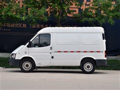 2013款 2.8T柴油厢式运输车短轴中顶国IV