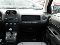 2013款 2.0L 两驱炫黑豪华版