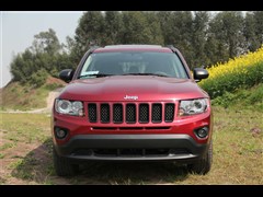 2013款 2.0L 两驱炫黑豪华版