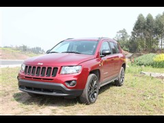 2013款 2.0L 两驱炫黑豪华版