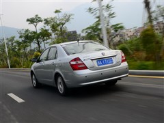 2012款 1.8L 自动尊贵型