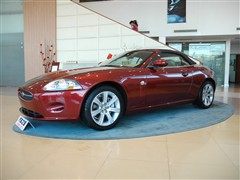 2006款 4.2L V8双门跑车