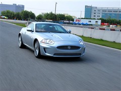 2009款 XKR 5.0L V8机械增压硬顶跑车