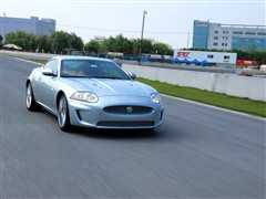 2009款 XKR 5.0L V8机械增压硬顶跑车