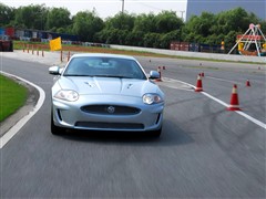 2009款 XKR 5.0L V8机械增压硬顶跑车
