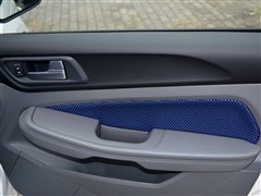 2014款 两厢经典 1.8L 手动酷白典藏版