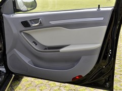 2012款 2.0L CVT典雅版