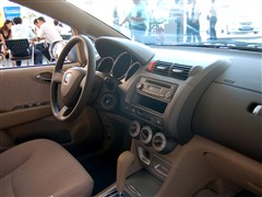 2006款 1.5L 自动标准型