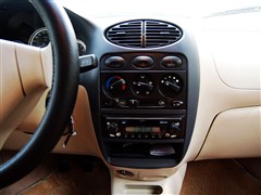 2006款 1.1L 手动舒适型