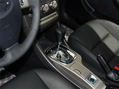 2010款 三厢 2.0L 自动尊贵型